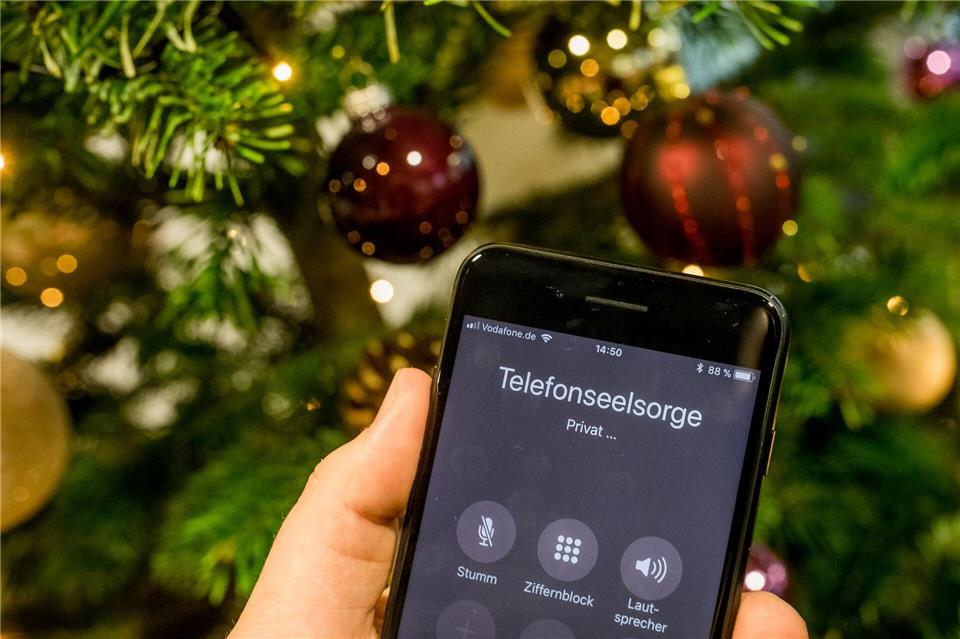 Die Telefonseelsorge bietet Anrufenden Hilfe. (Symbolbild)Michael Kappeler/dpa