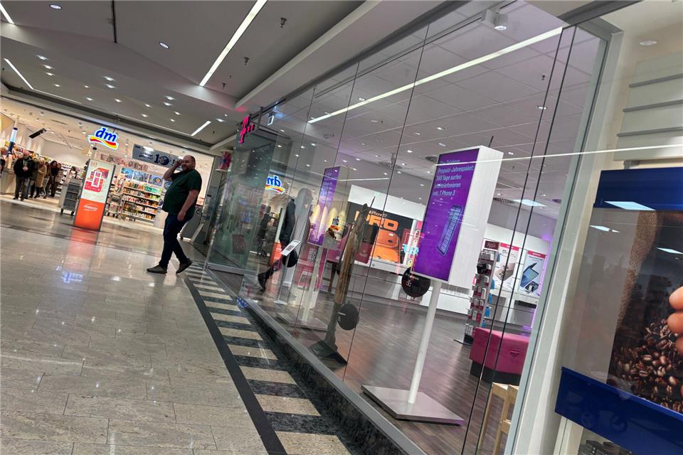 Die Telekom zieht aus ihrem jetzigen Ladenlokal am Gang zum Drogeriemarkt aus.
