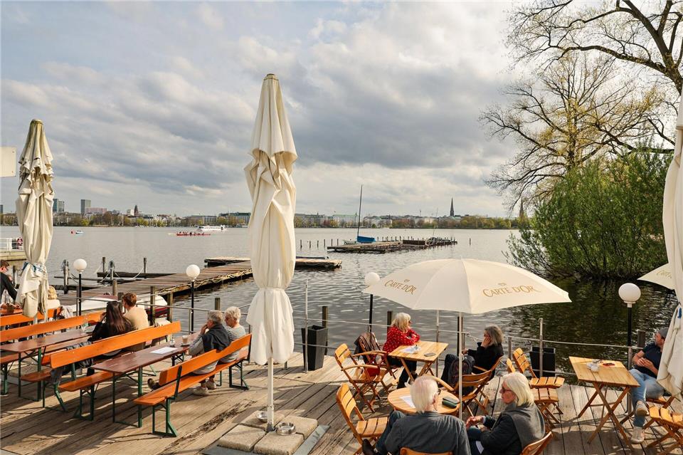 Die Temperaturen steigen im Norden, doch das Wetter bleibt abwechslungsreich. (Archivbild)Ulrich Perrey/dpa