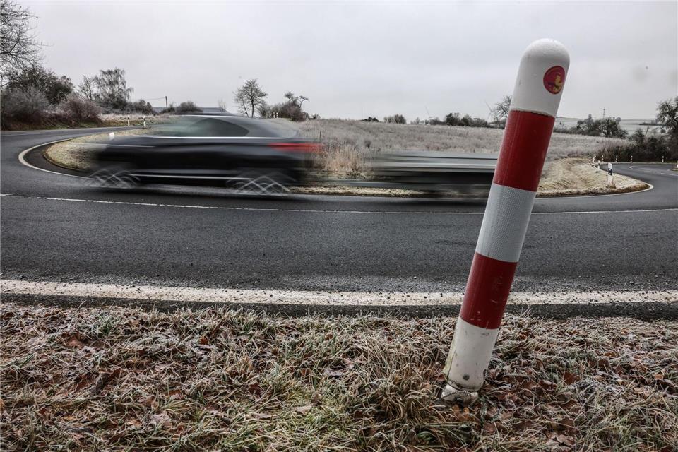 Die Temperaturen steigen maximal auf minus eins bis plus drei Grad, vielfach bleibt es bei Dauerfrost. Oliver Berg/dpa