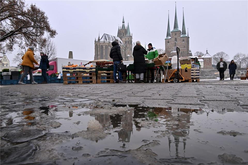 Die Temperaturen werden milder. (Archivbild)Martin Schutt/dpa