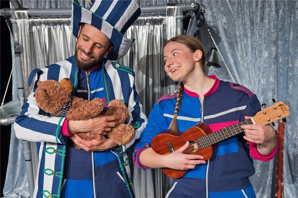 Die Theatergruppe Don Kidschote präsentiert das Stück für Kinder „Schnick & Schnack heben ab – nix wie weg“ am 31. Januar in Ramsdorf.