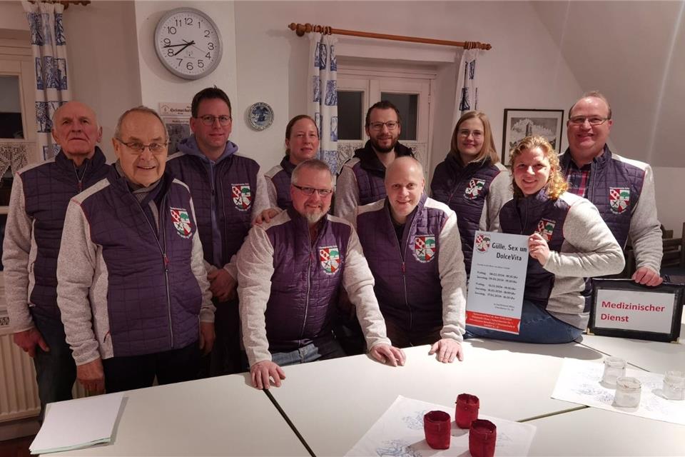 Die Theatergruppe Erle bereitet das neue Stück vor, das bei Brömmel-Wilms zu sehen ist.