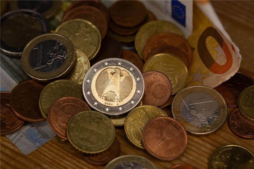 Die Thüringer AfD-Fraktion fordert weiterhin bargeldloses Bezahlen von Fahrscheinen im öffentlichen Personennahverkehr. (Symbolbild)Fernando Gutierrez-Juarez/dpa