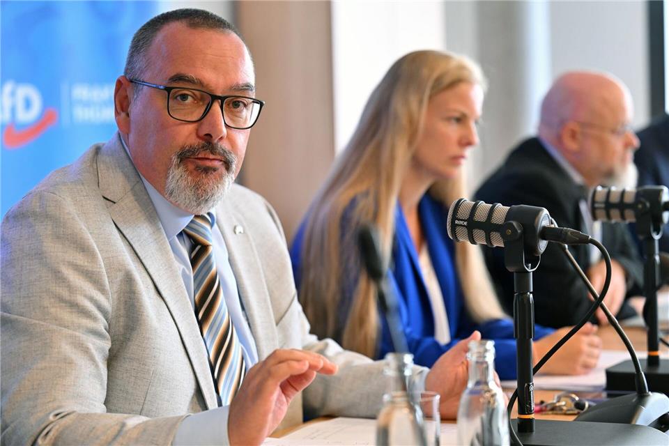 AfD hält Wahlausschüsse für rechtswidrig besetzt Die Thüringer AfD-Fraktion hält das Fortbestehen von Justiz-Gremien in alter Besetzung für rechtswidrig. (Symbolbild)Martin Schutt/dpa