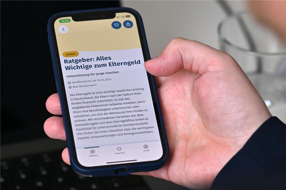 Die Thüringer Familien-App soll neue Funktionen bekommen. Künftig sollen Nutzer auch Ticket auch Rabatte sichern und zu Ticketshops gelangen können. (Archivbild)Martin Schutt/dpa