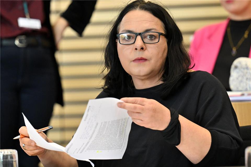 Die Thüringer Linke-Abgeordnete Katharina König-Preuss sieht im Scheitern des „Hammerskins“-Verbots ein Versagen deutscher Behörden. (Archivbild)Martin Schutt/dpa