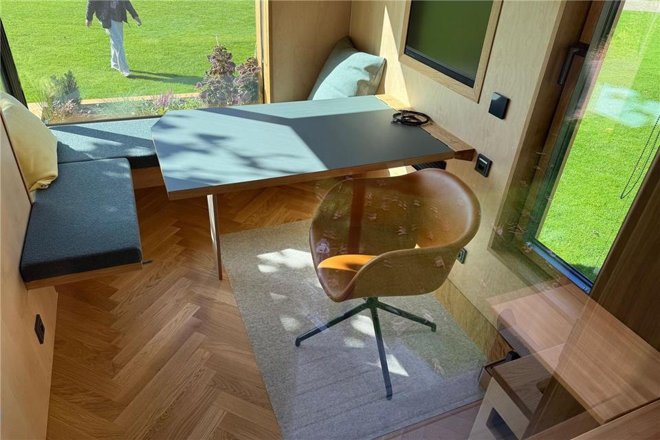 Die Tiny Workspaces bieten etwa Platz für Besprechungen mit bis zu fünf Personen. Volker Bartels/dpa
