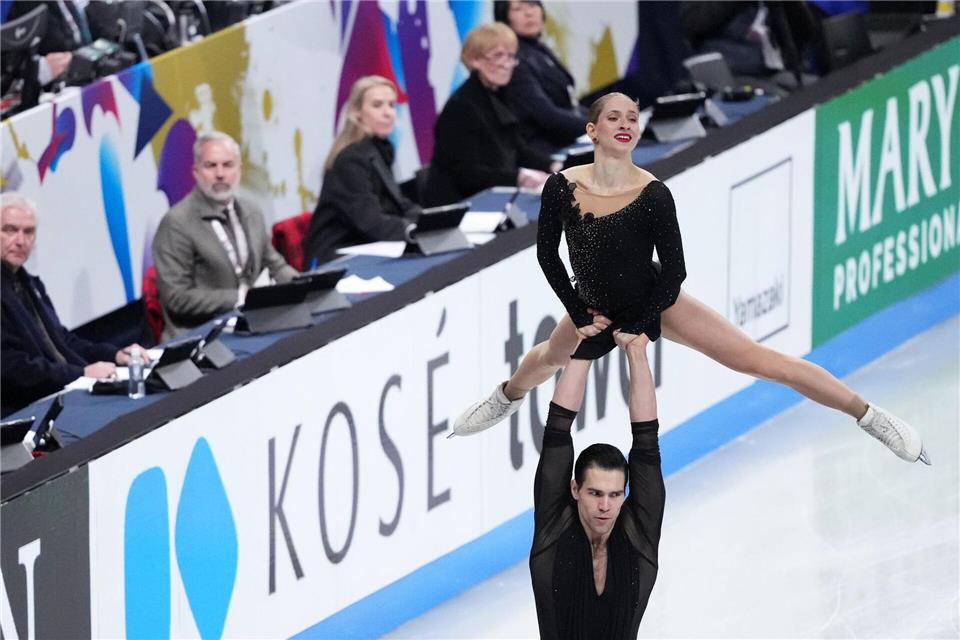 Die Titelverteidigung beim Grand-Prix-Finale ist für Minerva Hase und Nikita Volodin in weite Ferne gerückt.Hiro Komae/AP/dpa