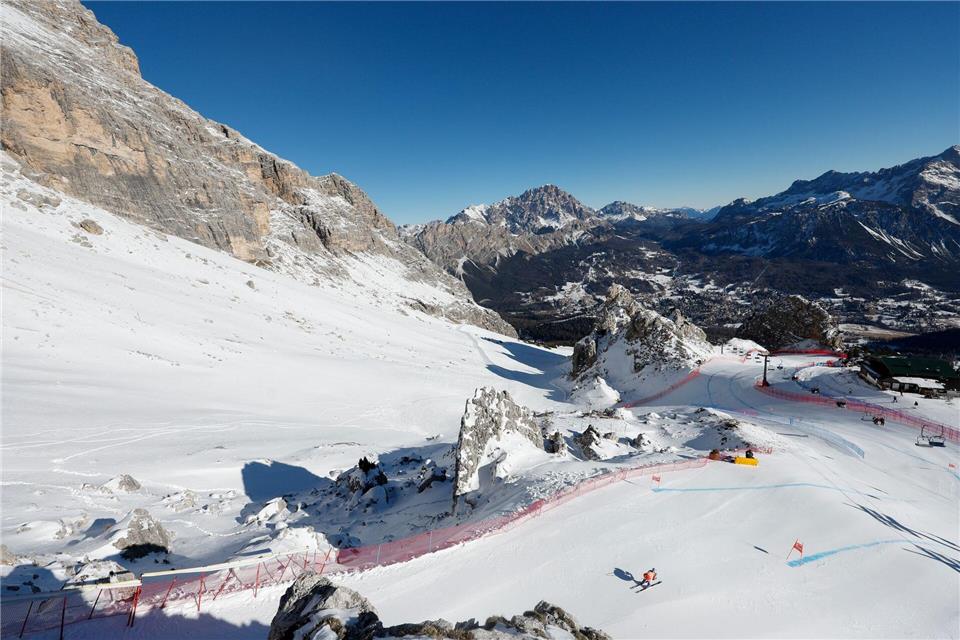 Die Tofane-Strecke wird ein bedeutender Teil der Olympischen Winterspielen 2026 in Cortina d’Ampezzo sein. In der Region ist die Schneehöhe deutlich gesunken. (Archivbild)Alessandro Trovati/AP/dpa