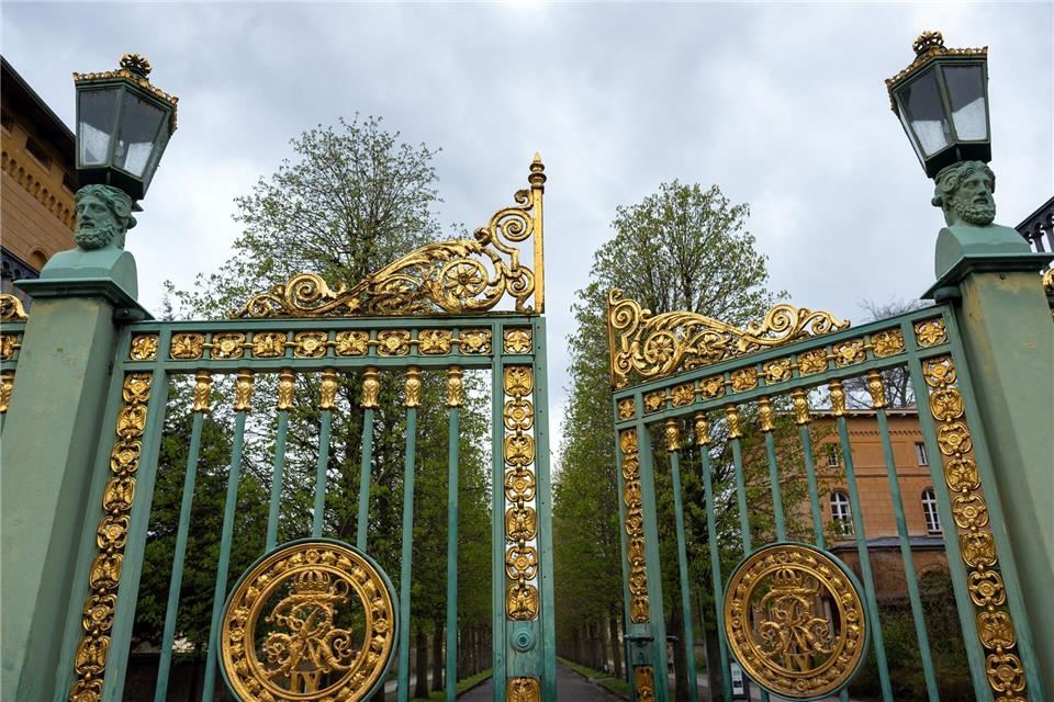 Die Tore zum Park Sanssouci in Potsdam bleiben in der Silvesternacht zu. (Archivbild)Soeren Stache/dpa