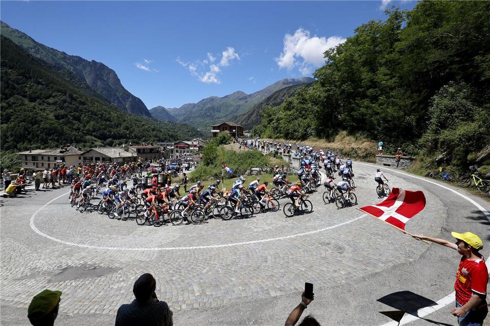 Die Tour de France ist auf mehreren TV-Kanälen zu verfolgen.Jan De Meuleneir/Belga/dpa