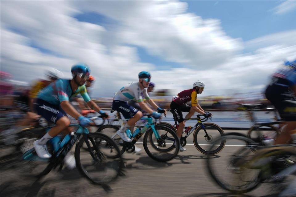 Die Tour de France war auf der 14. Etappe in den Vogesen unterwegs.Mosa’ab Elshamy/AP/dpa