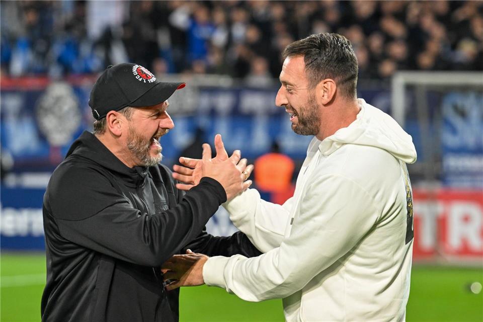 Die Trainer Baumgart (l.) und Kniat (r.) sind freundschaftlich verbunden. Soeren Stache/dpa