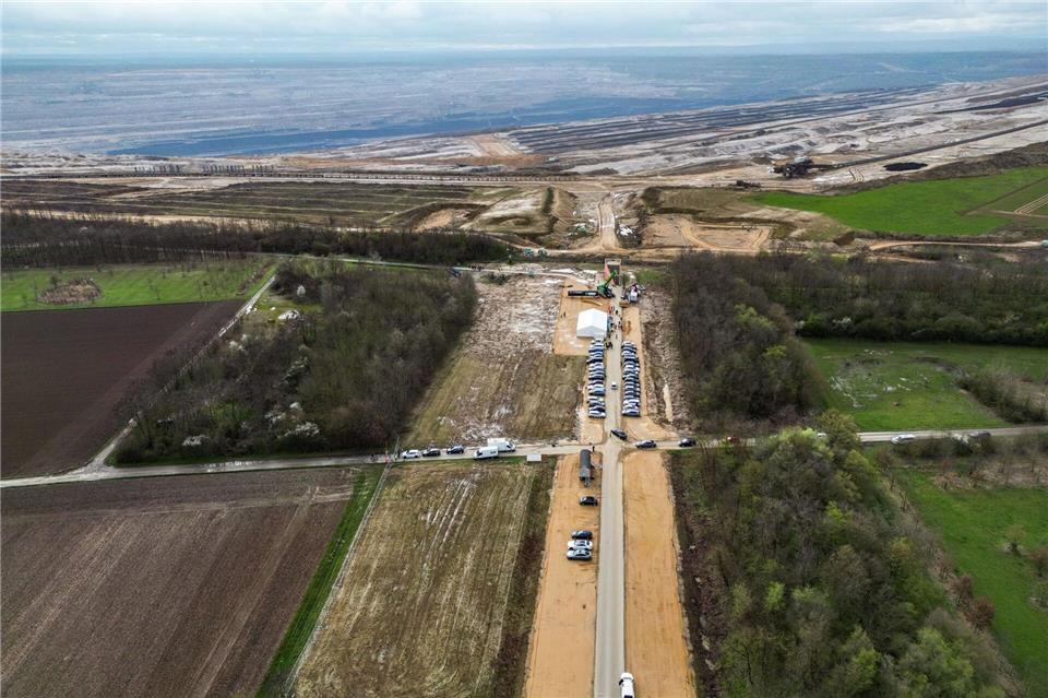 Die Transportleitung führt auch entlang einer ehemaligen Fernbandtrasse. Oliver Berg/dpa