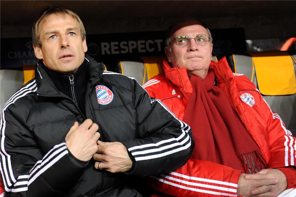 Die Trennung von Trainer Klinsmann (l) erfolgte im Jahr 2009 vorzeitig. (Archivbild)picture alliance / dpa