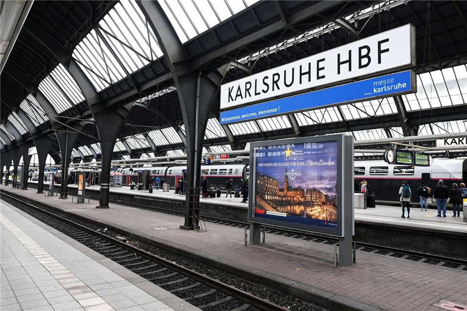 Die Trickbetrüger schlugen am Karlsruher Hauptbahnhof zu. (Symbolbild)Uli Deck/dpa