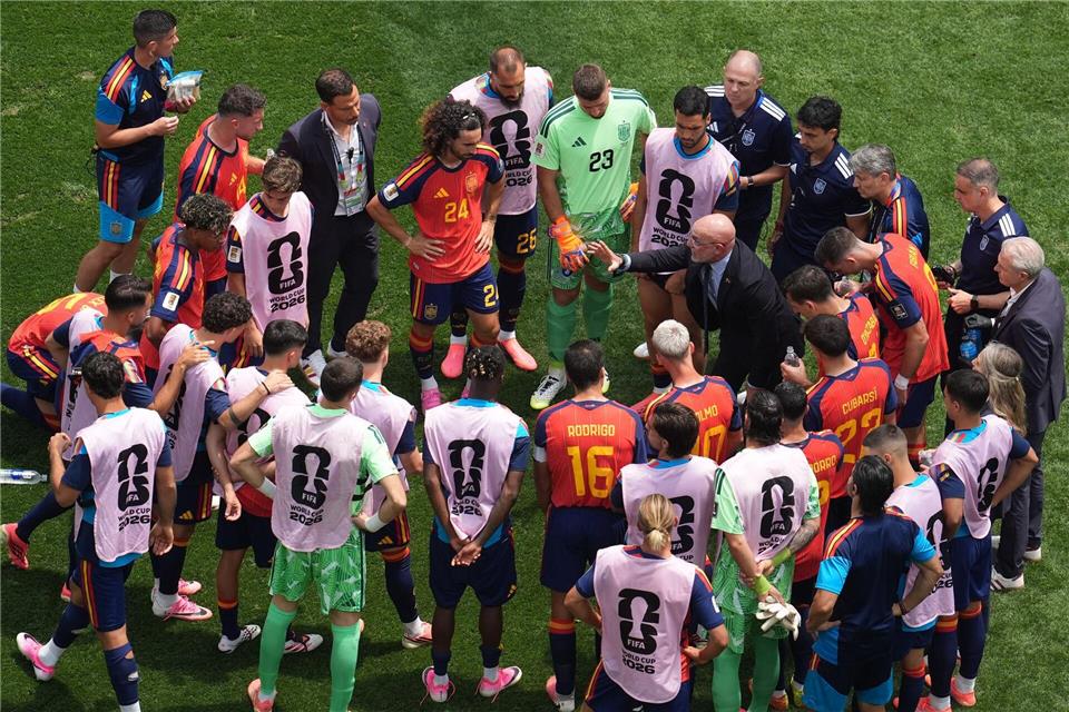 Die Trinkpausen waren willkommen bei den meisten Trainern und verhasst bei den WM-Fans. (Archivfoto)Marcio Sanchez/AP/dpa