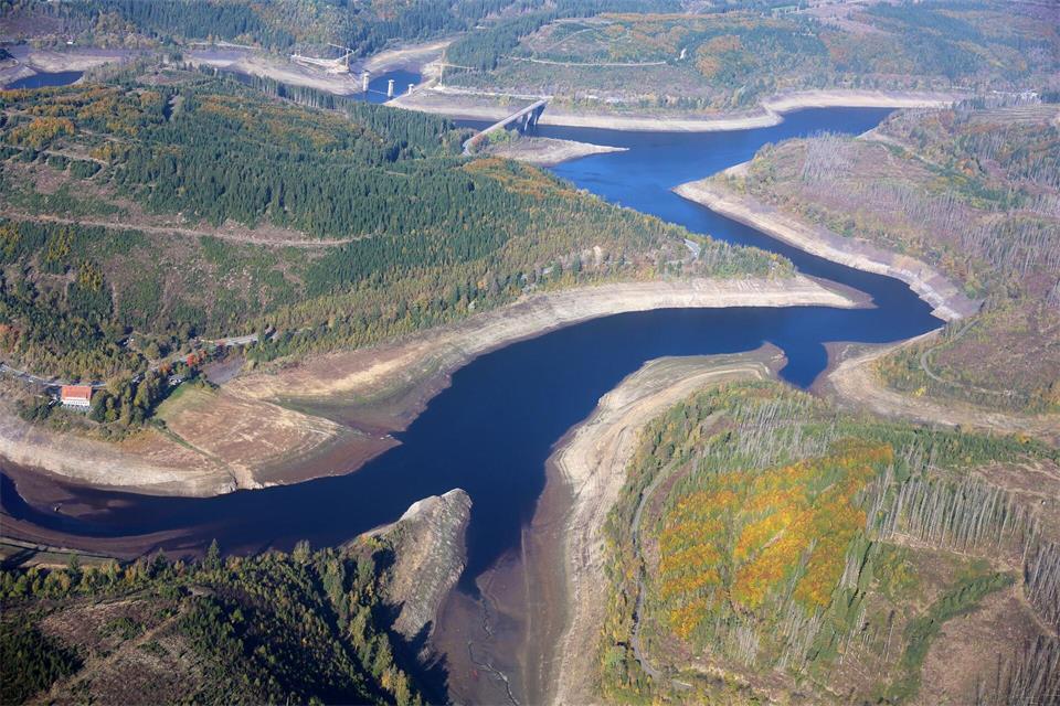 Die Trinkwasserversorgung ist laut Experten trotz der niedrigen Füllstände sichergestellt.Stefan Rampfel/dpa