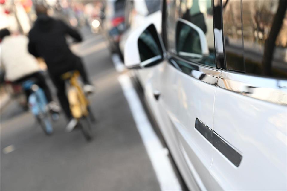 Die Türgriffe hatten bei Unfällen für Probleme gesorgt. Johannes Neudecker/dpa