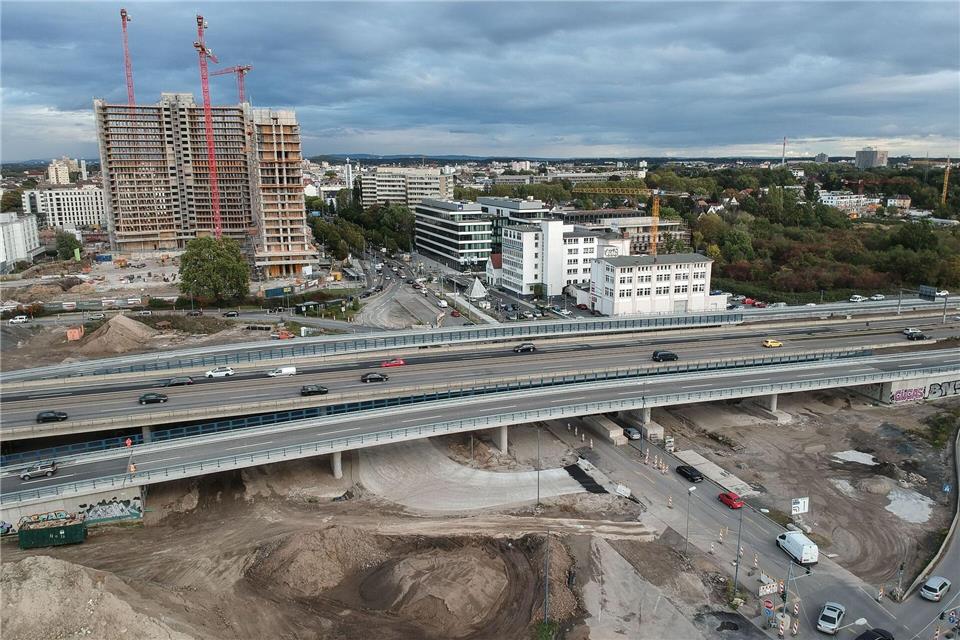 Die Türme an der A661 sollen fallen. (Archivbild)Frank Rumpenhorst/dpa