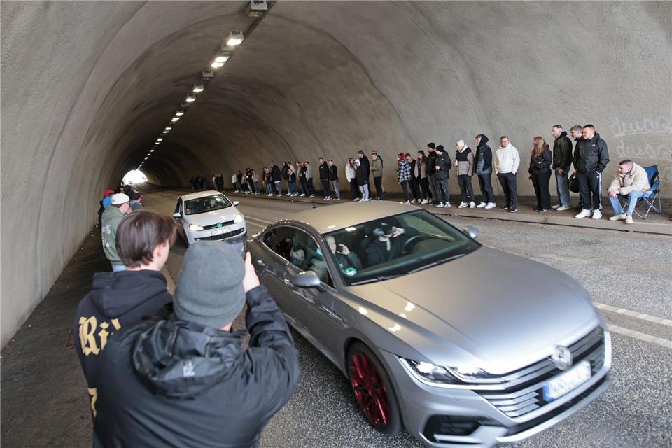 Die Tunerszene trifft sich zum Car-Freitag an der Rappbodetalsperre im Harz.Matthias Bein/dpa