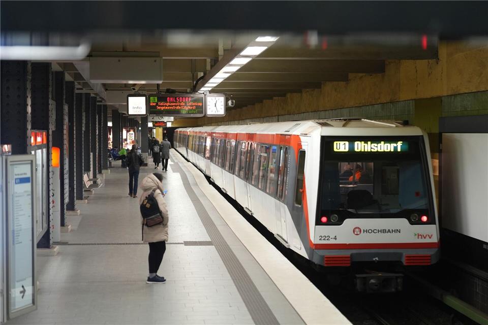 Die U1 wird vom 13. Juli bis zum 14. Oktober zwischen den Stationen Lattenkamp und Fuhlsbüttel Nord gesperrt. (Archivbild)Marcus Brandt/dpa