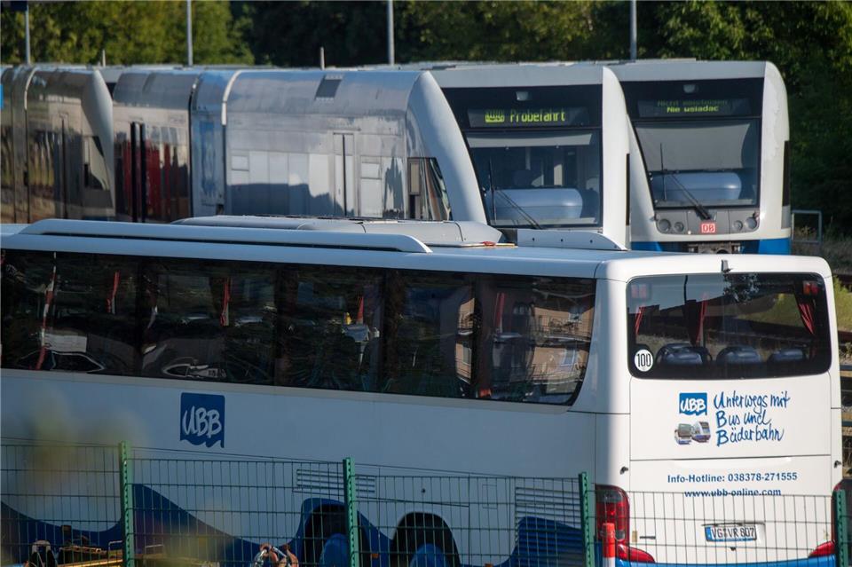 Die UBB stellt die Fernbuslinie zwischen Usedom und Berlin ein. (Archivbild)Stefan Sauer/dpa