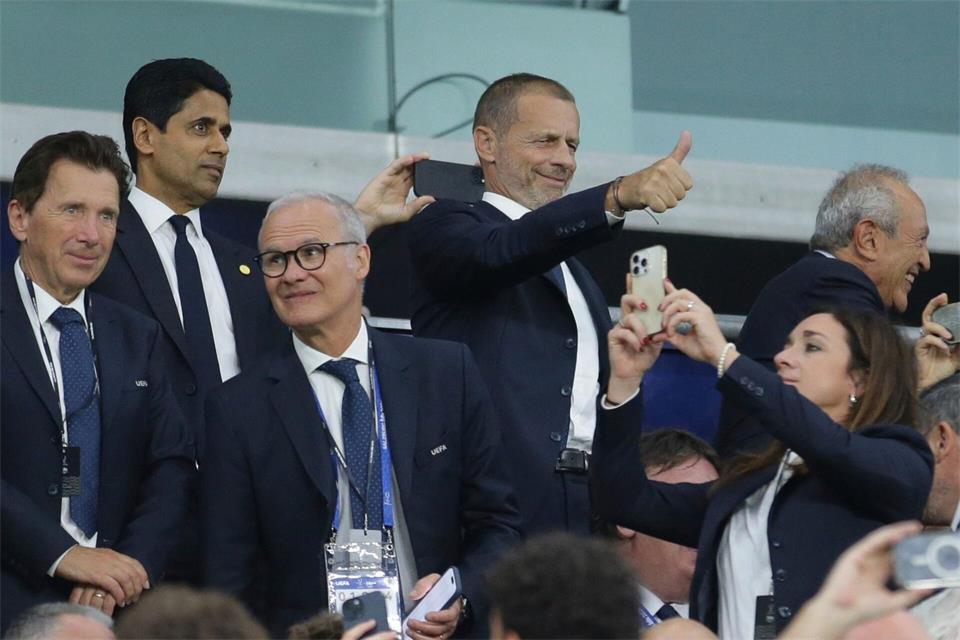 Die UEFA-Führung legt den Kurs für den Machtkampf um den FIFA-Chefposten fest. (Archivbild) Heinz-Peter Bader/AP/dpa