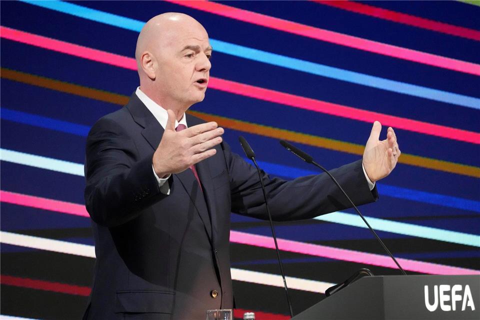 Die UEFA hat Zahlungen an eine Ex-Mitarbeiterin von Gianni Infantino im Jahr 2011 bestätigt. (Archivbild)Darko Vojinovic/AP/dpa