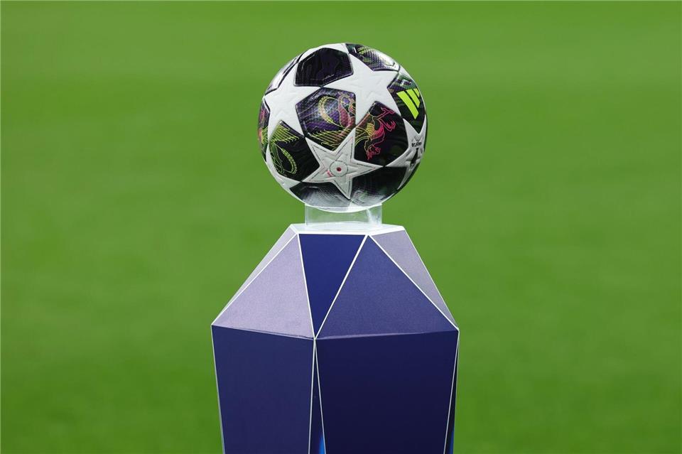 Die UEFA nennt wirtschaftliche Kennzahlen des Fußballs. (Symbolbild)Rolf Vennenbernd/dpa