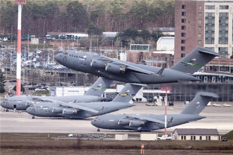 Die US-Airbase in Ramstein ist die zentrale Luftdrehscheibe für Europa und den Nahen Osten. (Archivbild)Boris Roessler/dpa