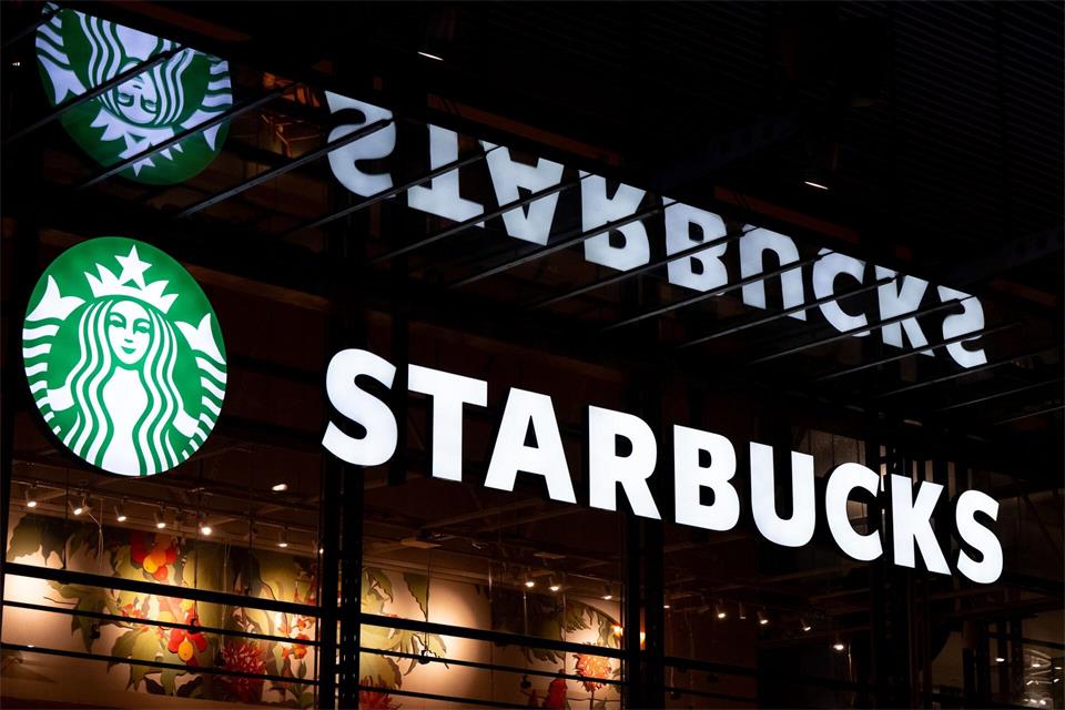 Die US-Kaffeekette Starbucks steht wegen neuer Filialen in der chinesischen Region Xinjiang in der Kritik. (Archivbild)Sven Hoppe/dpa