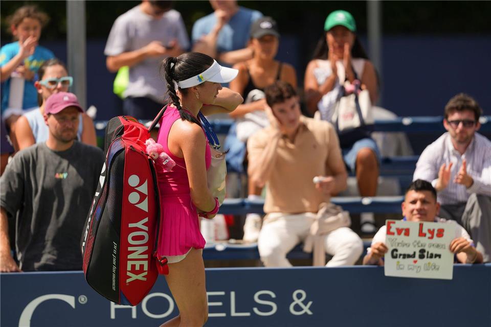 Die US Open enden für Eva Lys mit einer Aufgabe in der zweiten Runde.Kirsty Wigglesworth/AP/dpa