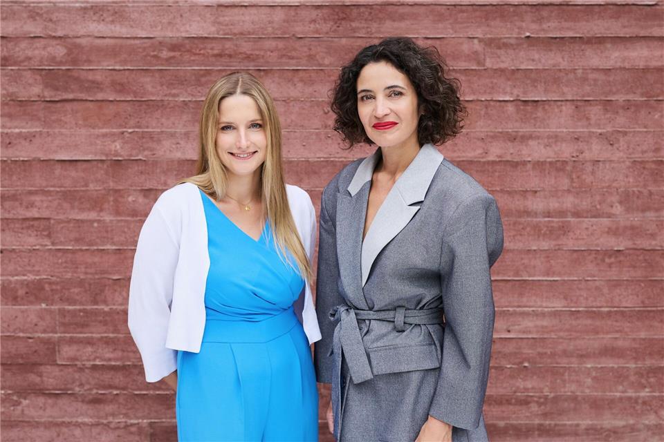 Die US-Regierung hat ein Einreiseverbot gegen die beiden HateAid-Geschäftsführerinnen Josephine Ballon (links) und Anna-Lena von Hodenberg wegen angeblicher Zensur amerikanischer Online-Plattformen verhängt. (Archivbild)Sven Serkis/HateAid/dpa