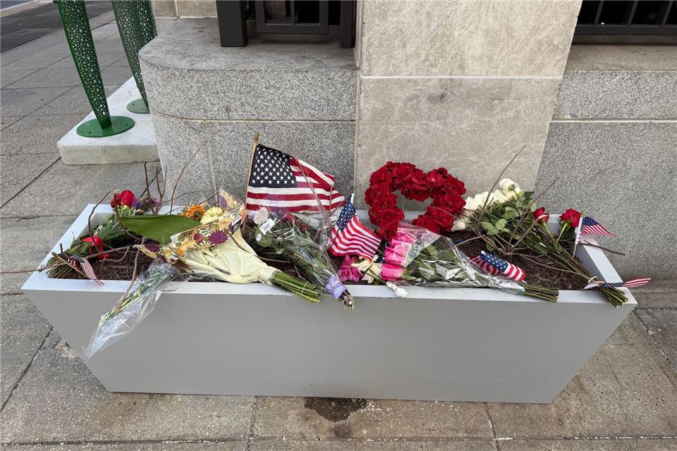 Die US-Regierung reagiert auf die Schüsse auf zwei Nationalgardisten in Washington mit einer weiteren Verschärfung ihrer Migrationspolitik. Franziska Spiecker/dpa