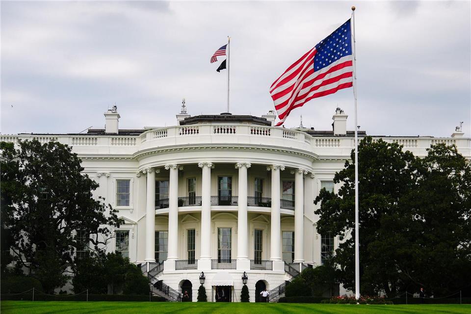 Die US-Regierung schränkt die Bewegungsfreiheit von Journalisten auf dem Gelände des Weißen Hauses weiter ein.Julia Demaree Nikhinson/AP/dpa