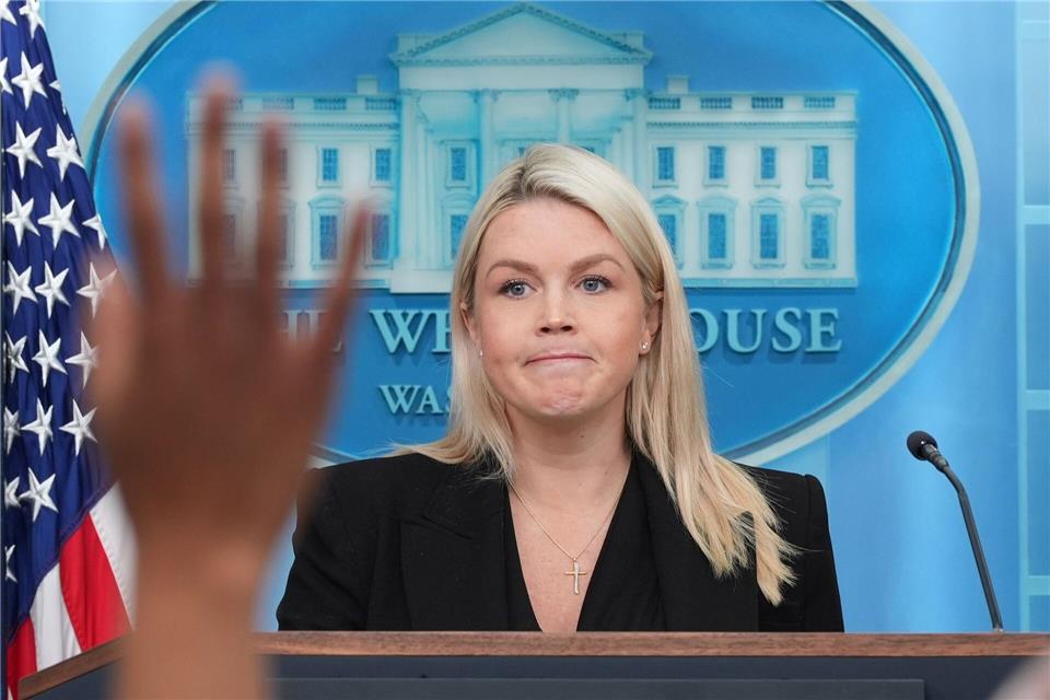 Die US-Regierungssprecherin Karoline Leavitt geht. (Archivfoto)Alex Brandon/AP/dpa