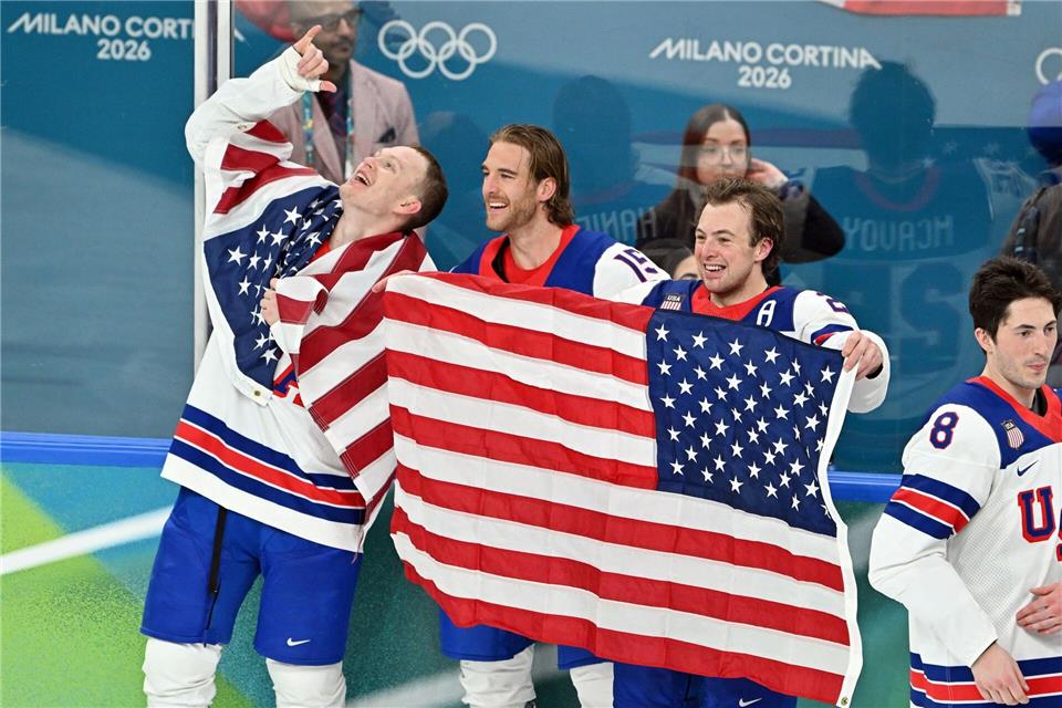 Die US-Spieler jubeln über den OlympiasiegPeter Kneffel/dpa