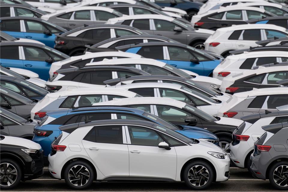 Die US-Zölle belasten die deutschen Autobauer besonders. (Archivbild)Hendrik Schmidt/dpa