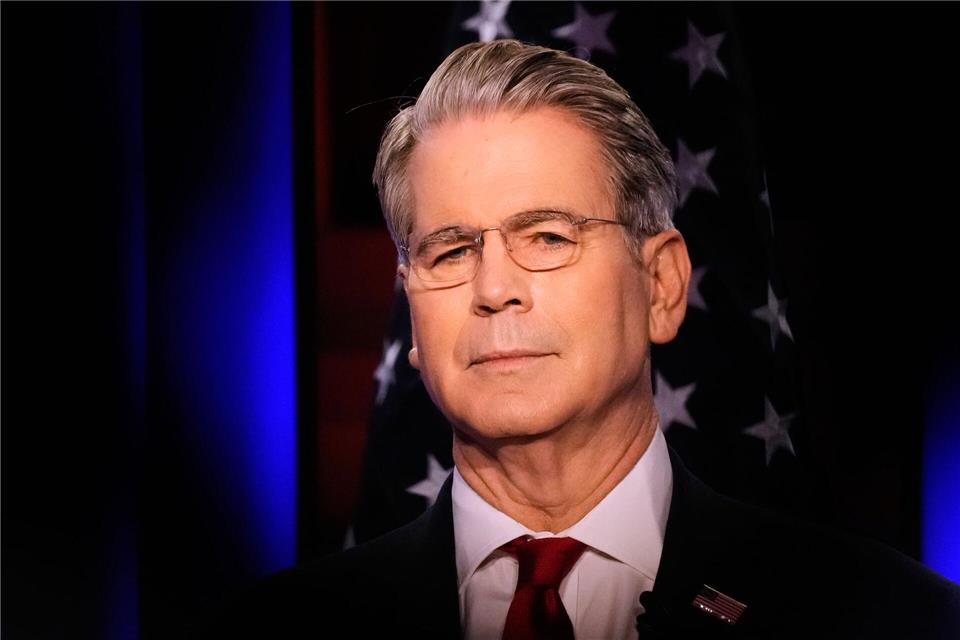 Die USA erlauben es Indien, zeitlich befristet russisches Öl zu kaufen - verkündet US-Finanzminister Scott Bessent. (Archivbild)Markus Schreiber/AP/dpa