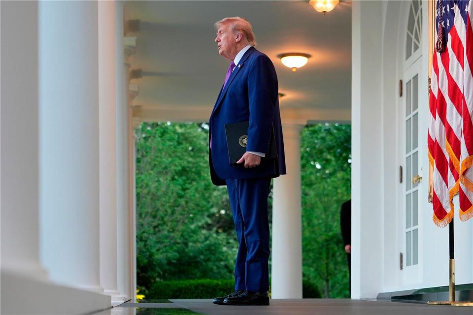 Die USA planten für Dienstag laut Trump einen Angriff auf den Iran (Archivbild). Julia Demaree Nikhinson/AP/dpa