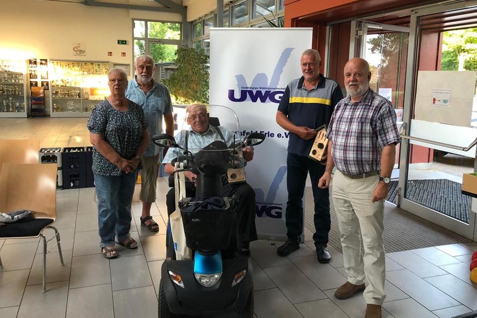 Die UWG hat Gisela Lordieck, Hans Lordieck, Johannes Brömmel und Ludger Dirks (von links) geehrt. Wolfgang Warschewski, der Fraktionsvorsitzende (rechts) gratulierte.