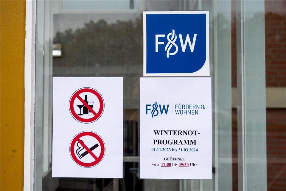 Die Übernachtungseinrichtungen für Obdachlose in Hamburg sind wegen des Winterwetters jetzt ganztägig geöffnet. (Archivbild)Daniel Bockwoldt/dpa