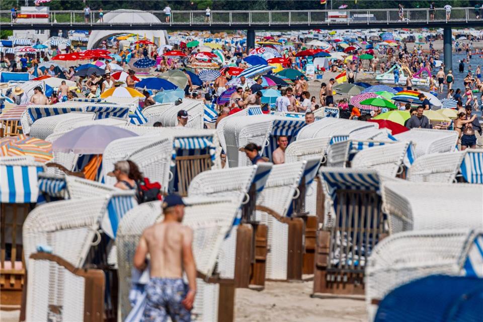 Die Übernachtungszahlen waren im Juni leicht rückläufig. (Archivbild)Markus Scholz/dpa