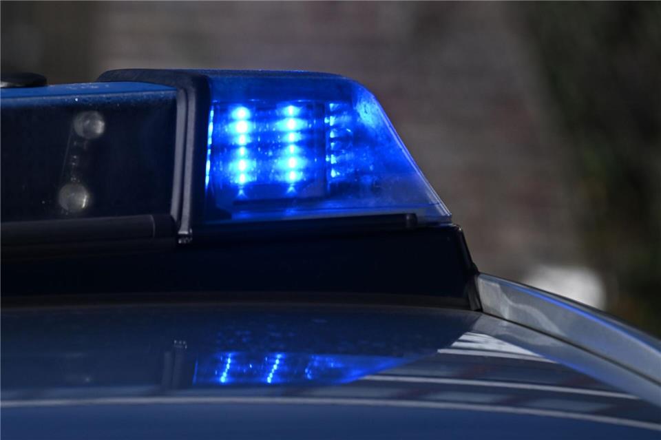 Die Überprüfung der Polizei ergab: Es handelte sich um das in Donzdorf gestohlene Fahrzeug. (Symbolbild)Bernd Weißbrod/dpa