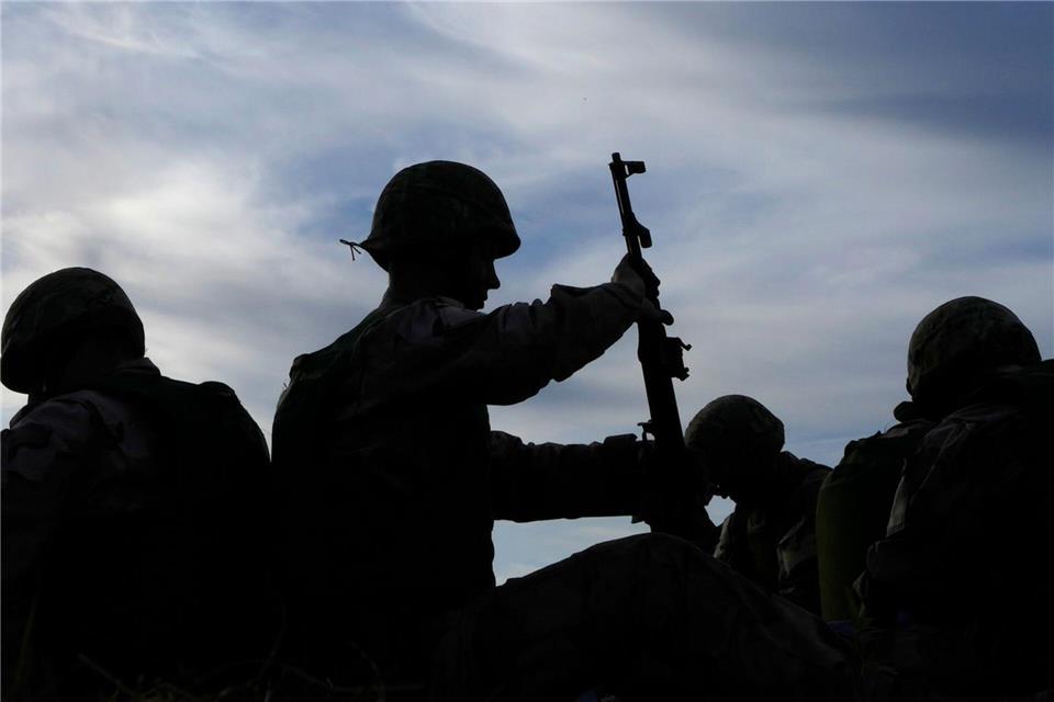 Die Ukraine musste in aller Eile Zehntausende Rekruten ausbilden, viele trainierten auch im Ausland. (Archivbild)Kirsty Wigglesworth/AP/dpa