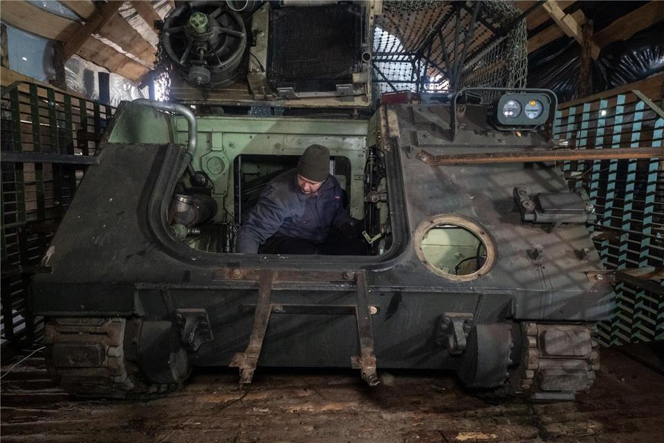 Die Ukraine verteidigt sich auch gegen Moskauer Pläne, ihre Regierung zu stürzen. Andrii Marienko/AP/dpa
