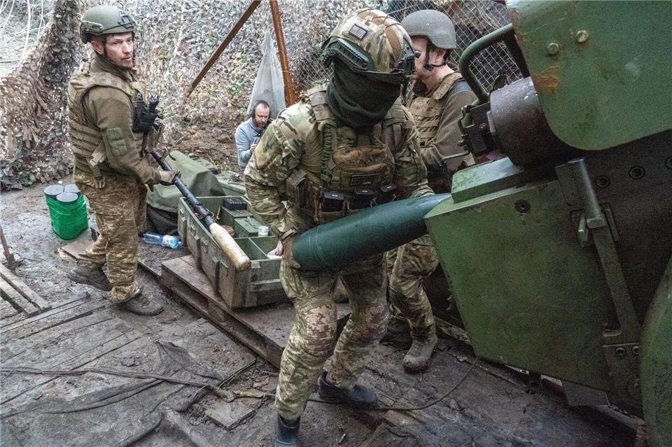 Die Ukrainer müssen sich seit 2022 gegen Russlands Angriffskrieg verteidigen. (Archivbild) Andrii Marienko/AP/dpa