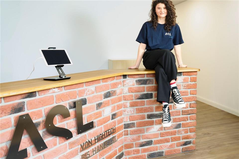 Die Ukrainerin Yevheniaa Salii ist Mitarbeiterin beim Agrarservice Lass im Kreis Rendsburg-Eckernförde. (Archivfoto)Frank Molter/dpa